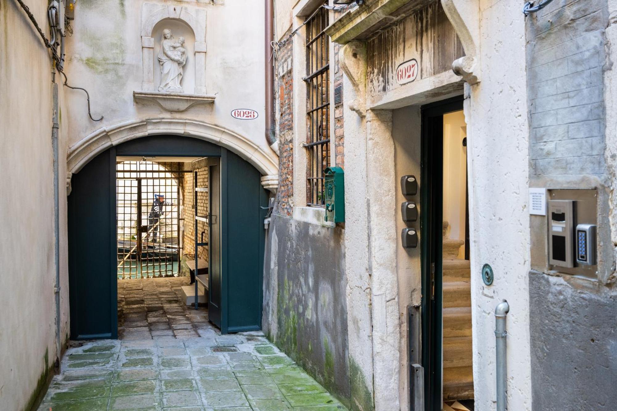 Palazzo Miracoli Apartments Venice Exterior photo